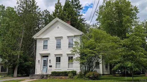 21 Hamilton St, Hamilton, NY 13346