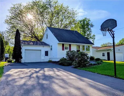112 Pinewood Dr, Liverpool, NY 13090