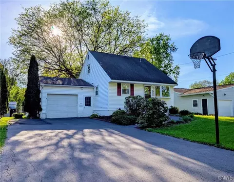 112 Pinewood Dr, Liverpool, NY 13090