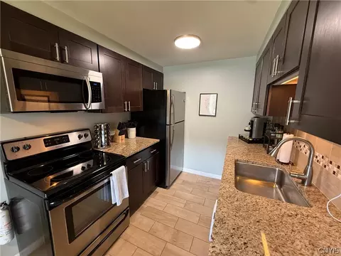 260 Watertree Dr, East Syracuse, NY 13057 photo 9