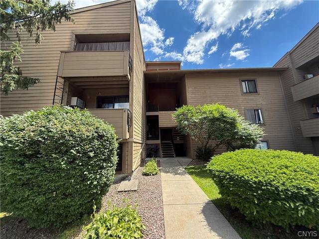 260 Watertree Dr, East Syracuse, NY 13057