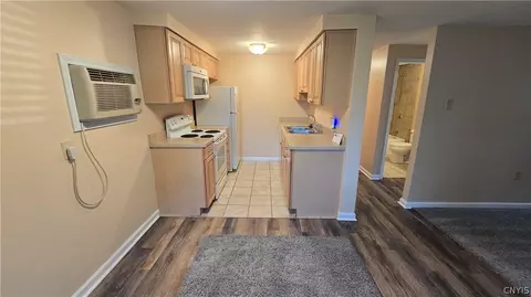 105 Watertree Dr, East Syracuse, NY 13057 photo 6