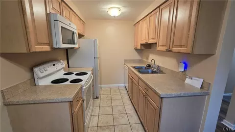 105 Watertree Dr, East Syracuse, NY 13057 photo 7