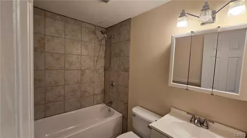 105 Watertree Dr, East Syracuse, NY 13057 photo 15