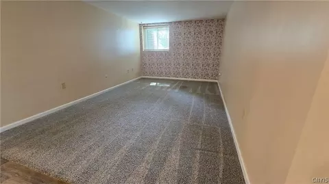 105 Watertree Dr, East Syracuse, NY 13057 photo 9