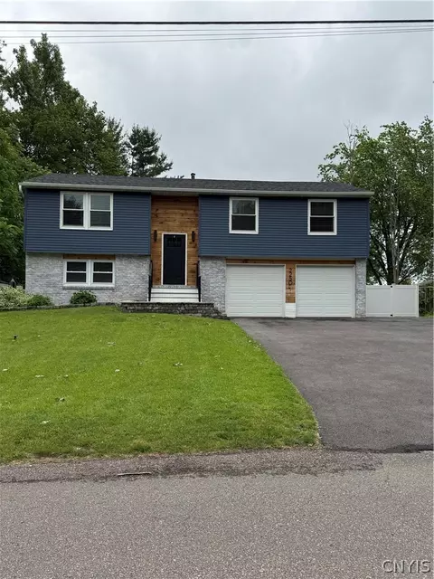 2250 Mercer St, Lysander, NY 13027