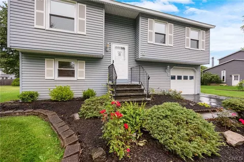 104 Roundmill Ln, Minoa, NY 13116
