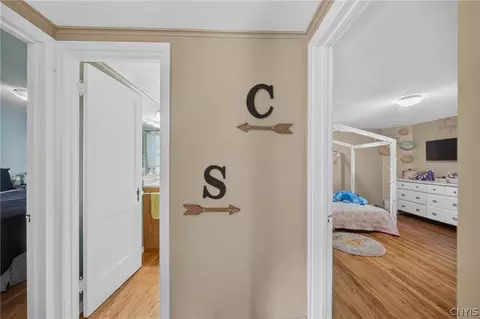 Entry Way - 700 Maple Dr, Fayetteville, NY 13066 photo 2 of 5