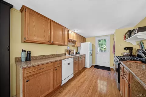 Kitchen - 700 Maple Dr, Fayetteville, NY 13066 photo 3 of 4