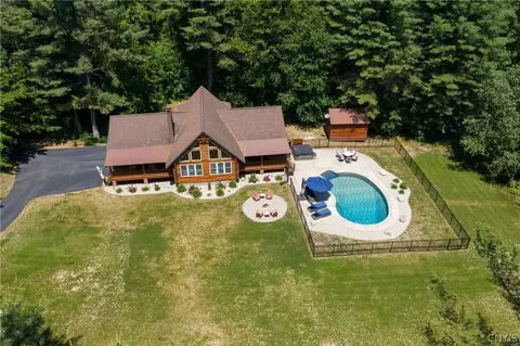 37 Hilltop Ln, Volney, NY 13069