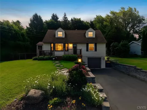 219 Crestwood Dr, Camillus, NY 13031