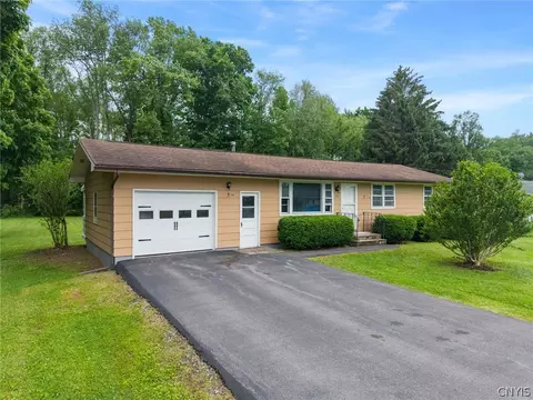222 Schepps Ln, Kirkville, NY 13082