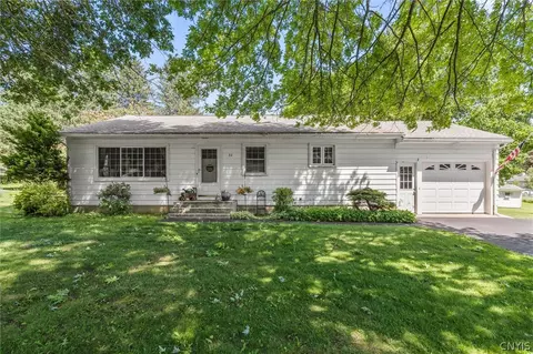 32 Artillery Ln, Lysander, NY 13027