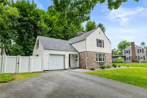 10 Bedford Dr, Whitestown, NY 13492