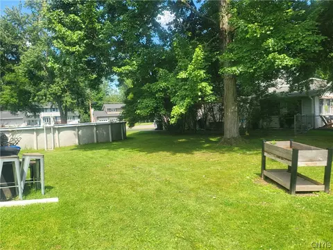 4033 Bay Park Dr, Clay, NY 13090