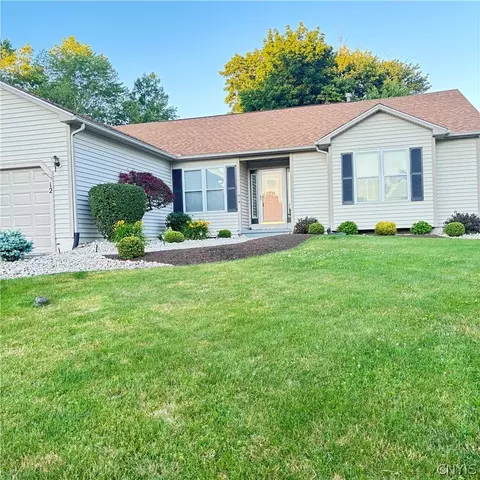 12 Orangewood Dr, Liverpool, NY 13090