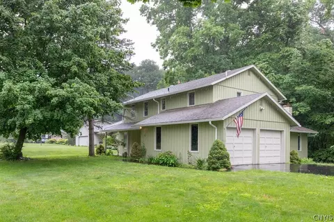 13 Green Fir Cir, Syracuse, NY 13219