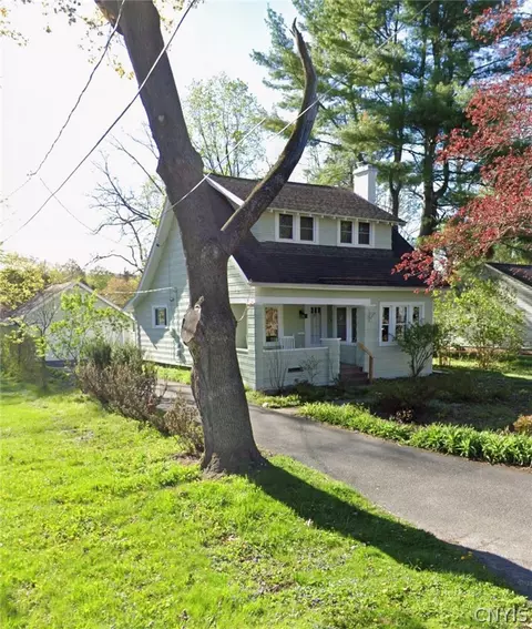 4 Woodlawn Pl, Kirkland, NY 13323