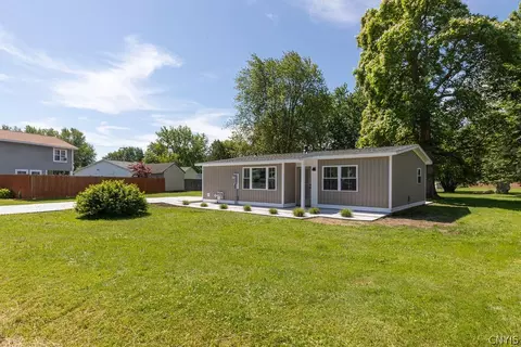26 Pershing Dr, Fulton, NY 13069