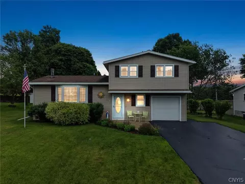 12 Barbara Ln, Camillus, NY 13031