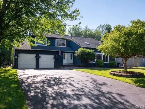 6102 Owlwood Dr, Cicero, NY 13039