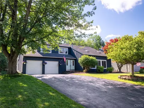 6102 Owlwood Dr, Cicero, NY 13039