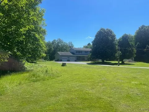 1006 Silk Rd, Volney, NY 13069