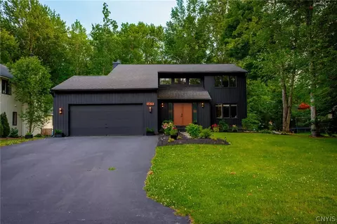 6828 Jayhawk Cir, Lysander, NY 13027