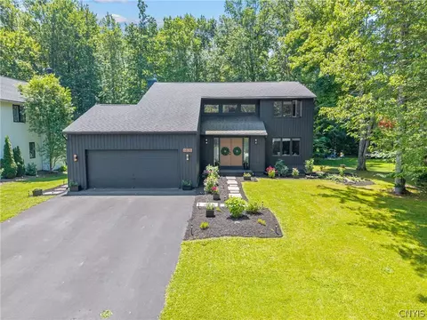 6828 Jayhawk Cir, Lysander, NY 13027