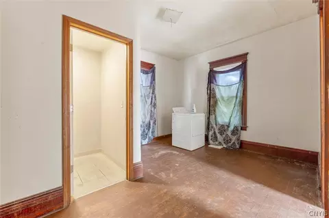 411 Craddock St, Syracuse, NY 13207 photo 9