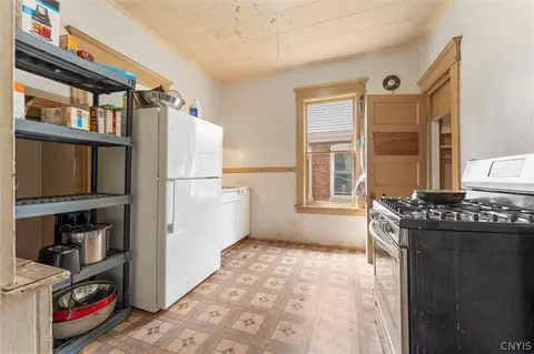 411 Craddock St, Syracuse, NY 13207 photo 10
