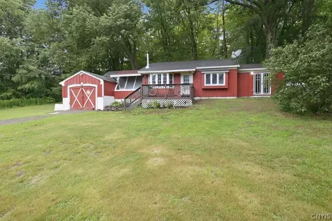 15 Dillion Dr, Parish, NY 13131