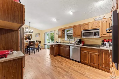 Kitchen - 87 Skyline Dr, Scriba, NY 13126 photo 3 of 4