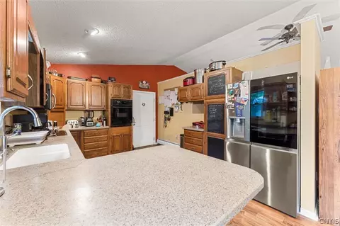 Kitchen - 87 Skyline Dr, Scriba, NY 13126 photo 2 of 4