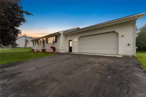87 Skyline Dr, Scriba, NY 13126