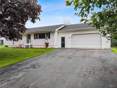Exterior - 87 Skyline Dr, Scriba, NY 13126 photo 3 of 8
