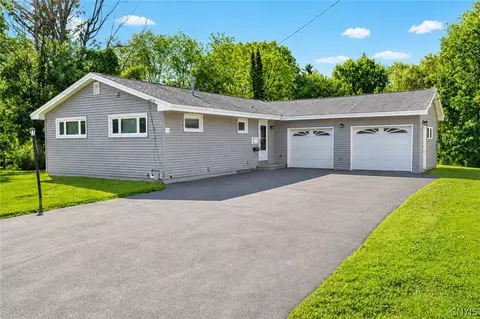 11 Bellewood Cir, Syracuse, NY 13212