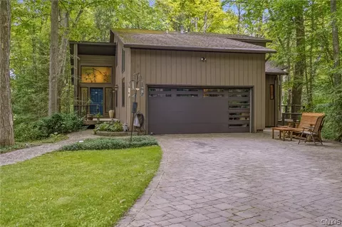 4327 Cedarvale Rd, Onondaga, NY 13215