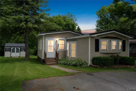 5969 Middle Rd, Stockbridge, NY 13409
