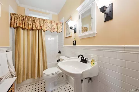 227 E Grove St, Oneida, NY 13421 photo 22