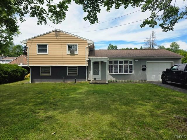 1305 Fairwood Dr, Utica, NY 13502