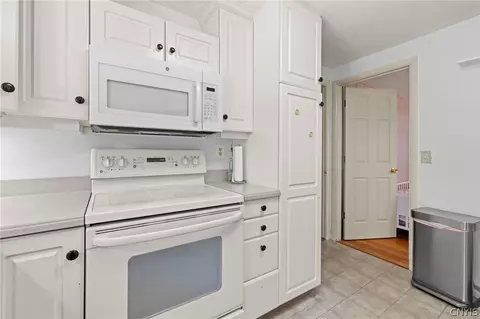 Kitchen - 15 Drumlins Ter, Syracuse, NY 13224 photo 3 of 3