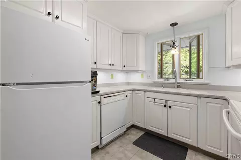 Kitchen - 15 Drumlins Ter, Syracuse, NY 13224 photo 2 of 3