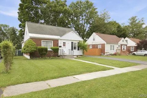 221 Beechwood Ave, Salina, NY 13088