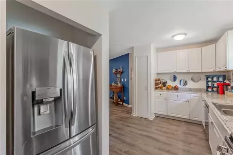 Kitchen - 13 Memory Ln, Syracuse, NY 13212 photo 2 of 3