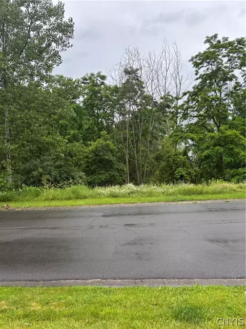 7991 Everglades Dr, Manlius, NY 13104