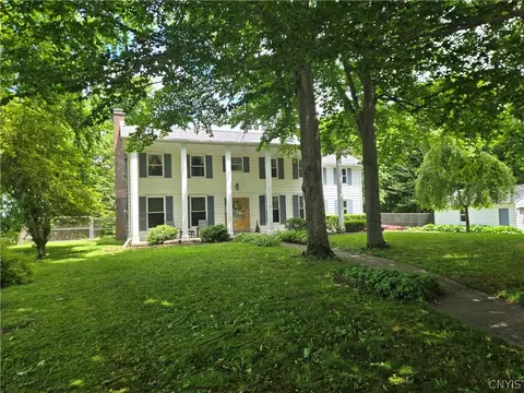 18 Windcrest Dr, Pulaski, NY 13142