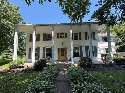 18 Windcrest Dr, Pulaski, NY 13142