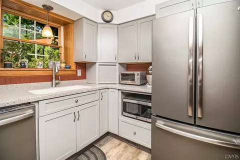 Kitchen - 5040 Fox Rd, Oneida, NY 13421 photo 3 of 4