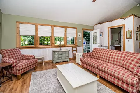 Living - 5040 Fox Rd, Oneida, NY 13421 photo 4 of 5